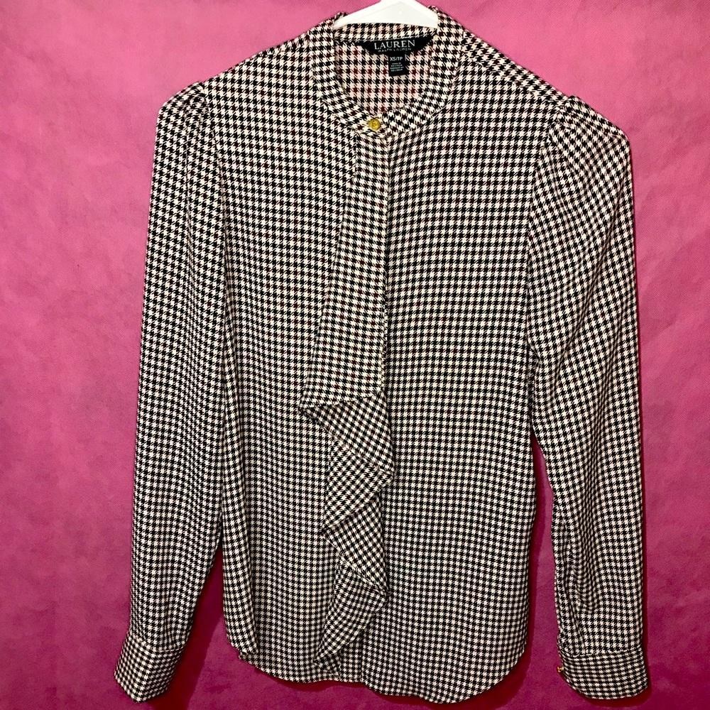 Size xs. Only worn once. Button down printed blouse.
